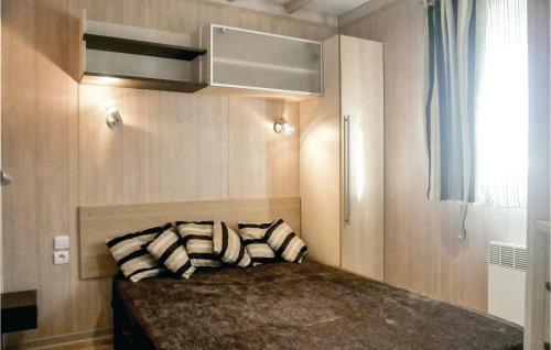 Three-bedroom Holiday Home In Grandcamp Maisy