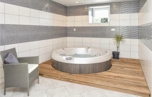 Two-bedroom Holiday Home In Sainteny