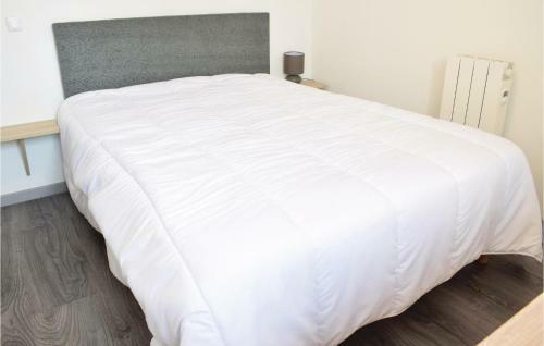 Two-bedroom Holiday Home In Sainteny
