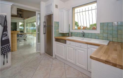 Five-bedroom Holiday Home In Poulx
