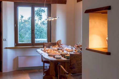 Hostal Dionysos Villa