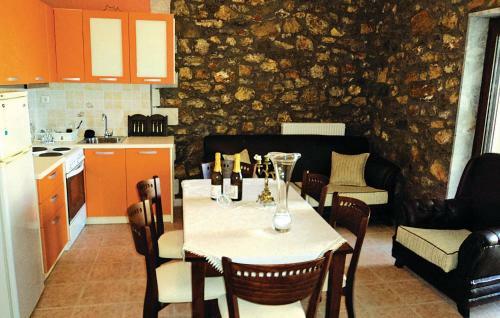 Two-bedroom Holiday Home In Paralio Astros