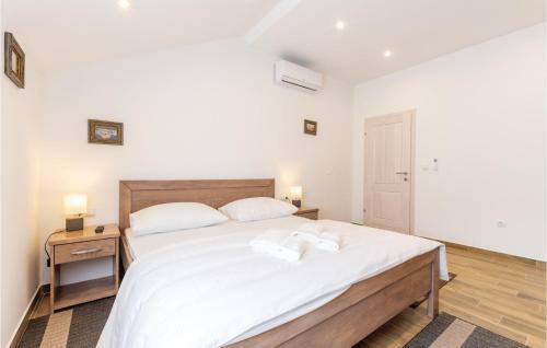 Seven-bedroom Holiday Home In Cacvina