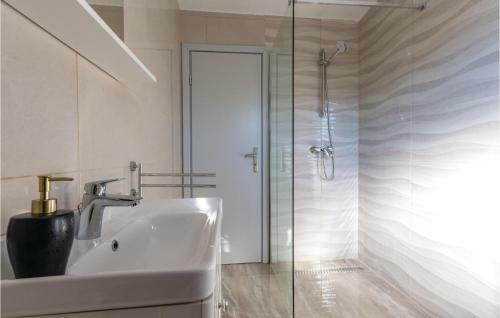 Seven-bedroom Holiday Home In Cacvina