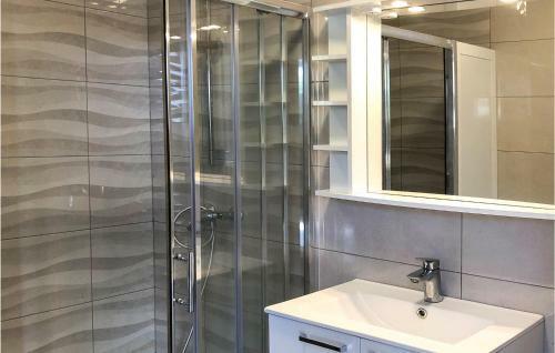 Seven-bedroom Holiday Home In Cacvina