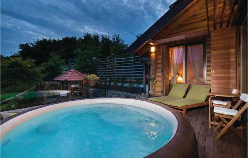 Three-bedroom Holiday Home In Gornji Zvecaj