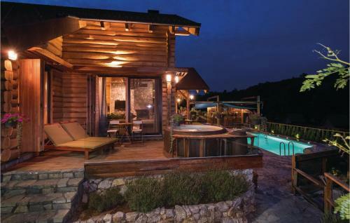 Three-bedroom Holiday Home In Gornji Zvecaj
