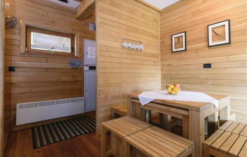 Three-bedroom Holiday Home In Gornji Zvecaj