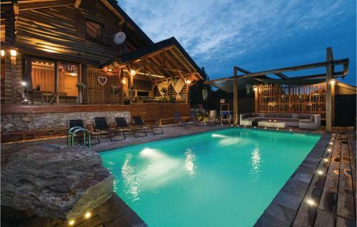 Three-bedroom Holiday Home In Gornji Zvecaj