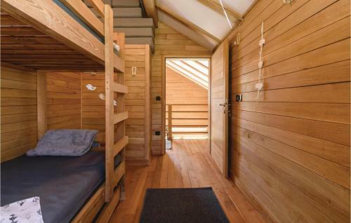 Three-bedroom Holiday Home In Gornji Zvecaj