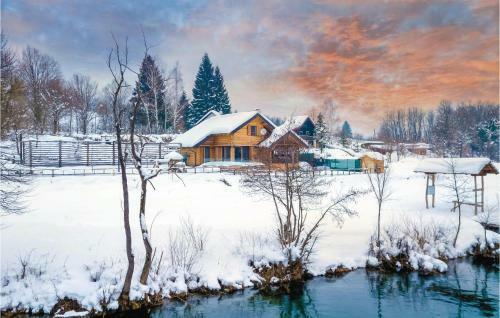Three-bedroom Holiday Home In Gornji Zvecaj