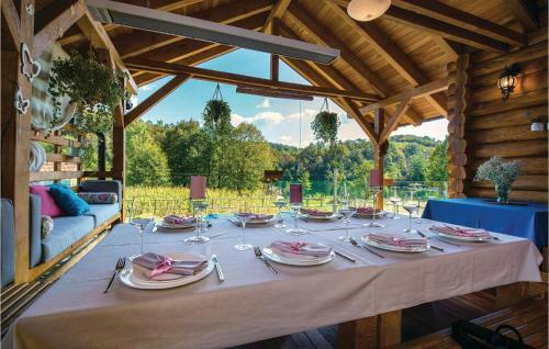 Three-bedroom Holiday Home In Gornji Zvecaj