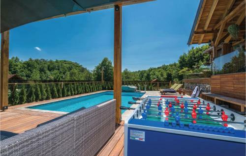 Three-bedroom Holiday Home In Gornji Zvecaj