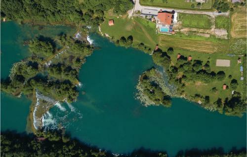 Three-bedroom Holiday Home In Gornji Zvecaj