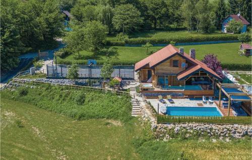 Three-bedroom Holiday Home In Gornji Zvecaj