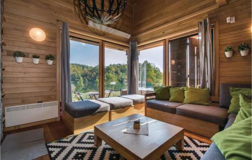 Three-bedroom Holiday Home In Gornji Zvecaj