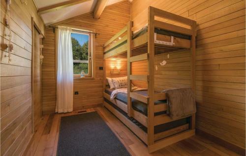 Three-bedroom Holiday Home In Gornji Zvecaj