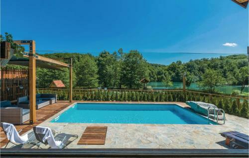 Three-bedroom Holiday Home In Gornji Zvecaj