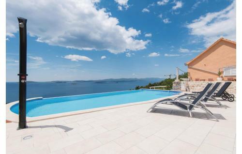 Two-bedroom Holiday Home In Mokalo