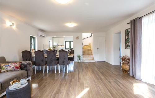 Four-bedroom Holiday Home In Krivodol