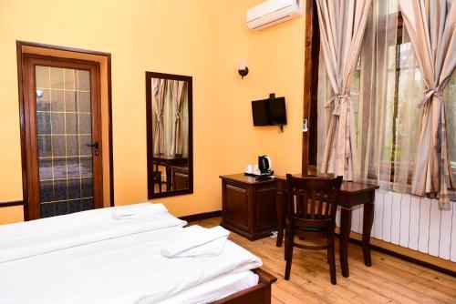 Hostal L'opera Guest House