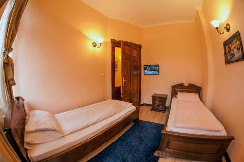 Hostal L'opera Guest House
