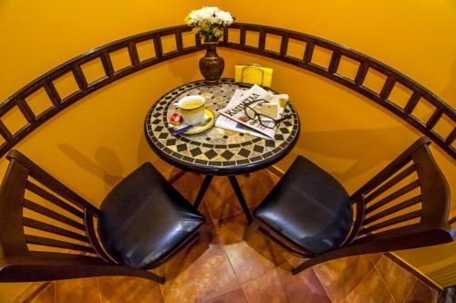 Hostal L'opera Guest House