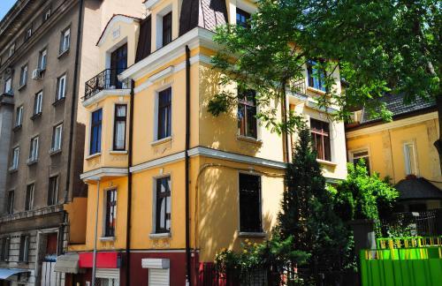 Hostal L'opera Guest House