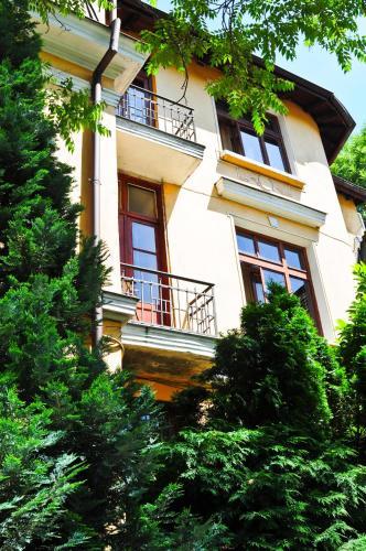 Hostal L'opera Guest House