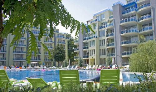 Pmg Apartments In Oasis Complex