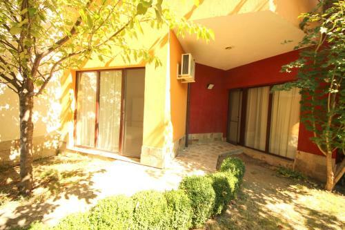 Menada Ravda Apartments