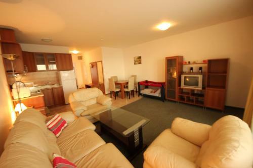 Menada Ravda Apartments