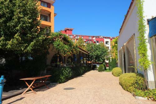 Menada Ravda Apartments