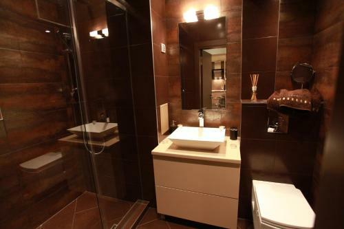 Brown Cottage Apartment