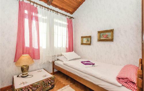 Two-bedroom Holiday Home In Trosmarija