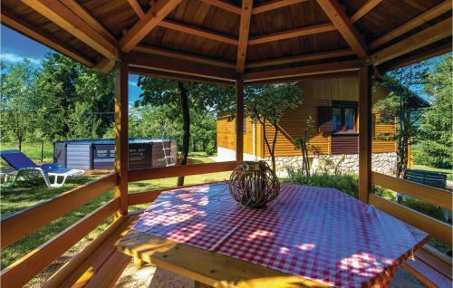 Two-bedroom Holiday Home In Trosmarija