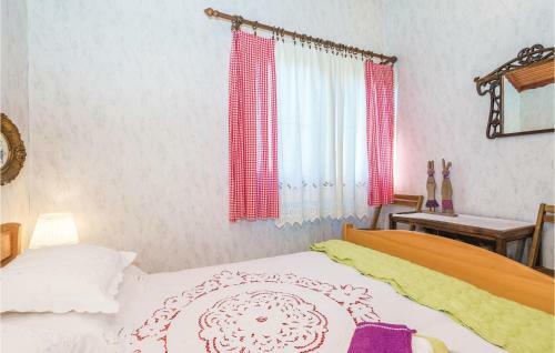 Two-bedroom Holiday Home In Trosmarija