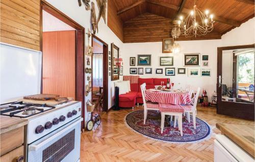 Two-bedroom Holiday Home In Trosmarija