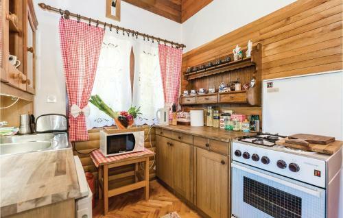 Two-bedroom Holiday Home In Trosmarija
