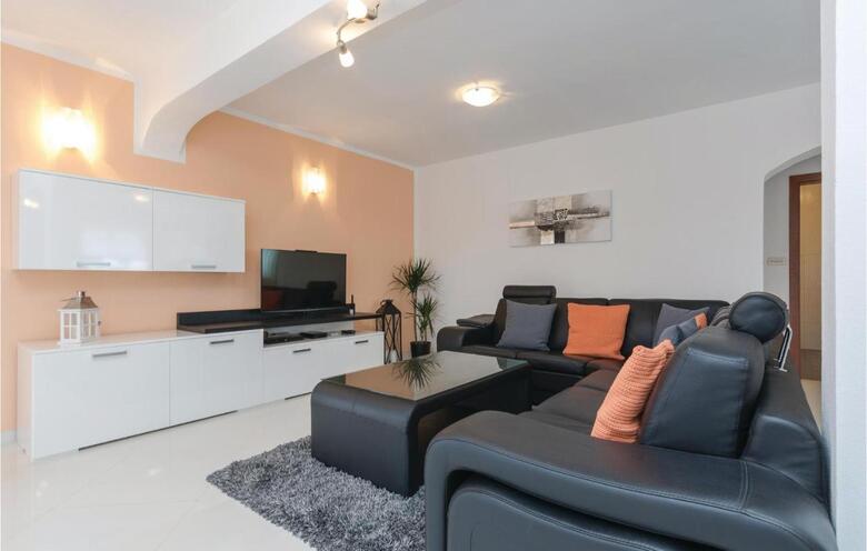 Four-bedroom Holiday Home In Suhovare