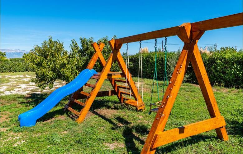 Four-bedroom Holiday Home In Suhovare