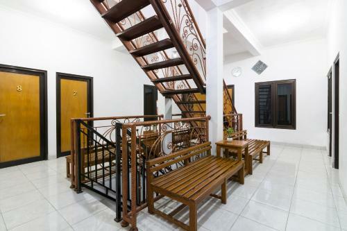 Hostal Oyo 1242 Penginapan Rb Syariah