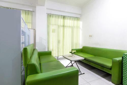 Hostal Oyo 1242 Penginapan Rb Syariah