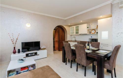 Two-bedroom Holiday Home In Herceg Novi