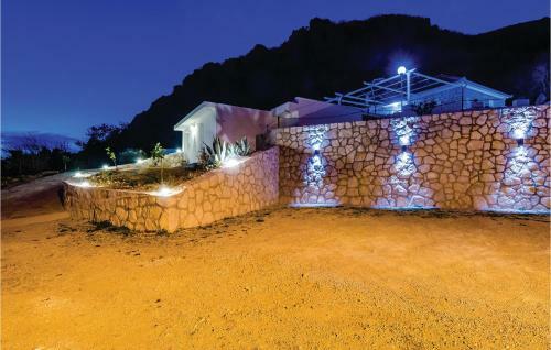 Two-bedroom Holiday Home In Herceg Novi