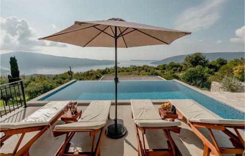 Two-bedroom Holiday Home In Herceg Novi