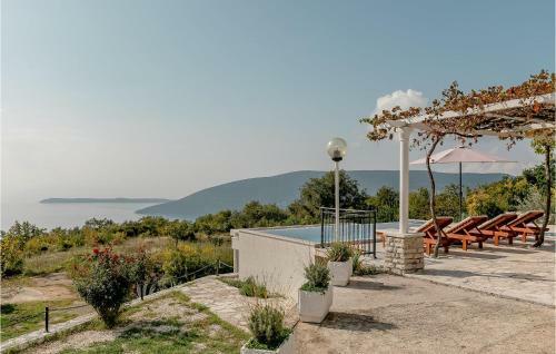 Two-bedroom Holiday Home In Herceg Novi