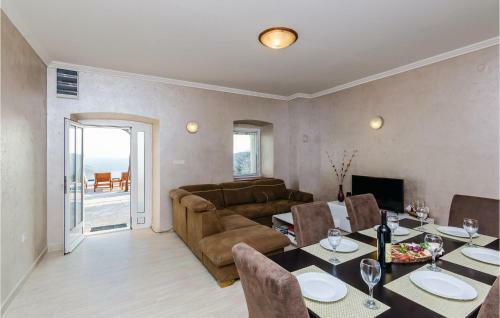 Two-bedroom Holiday Home In Herceg Novi
