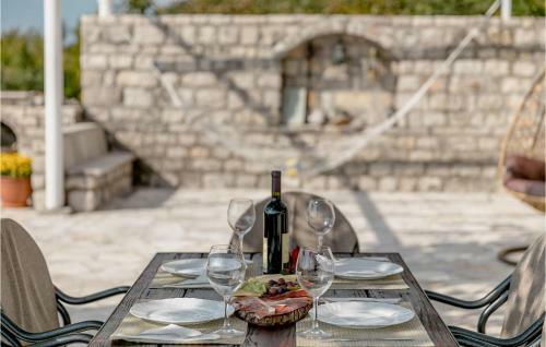 Two-bedroom Holiday Home In Herceg Novi