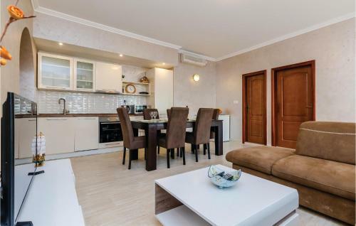 Two-bedroom Holiday Home In Herceg Novi